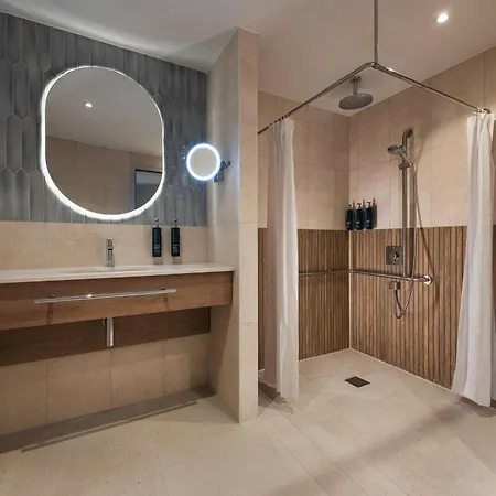 Doubletree By Hilton Centre