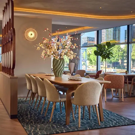 호텔 Doubletree By Hilton Centre 4*