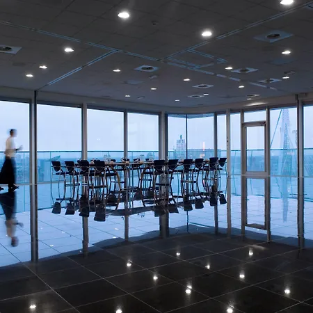 Отель Doubletree By Hilton Centre 4*