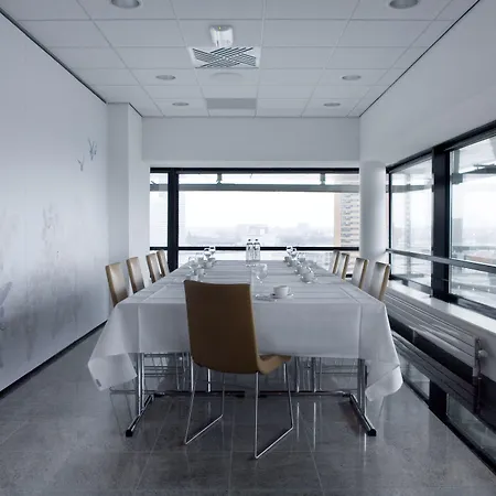 Отель Doubletree By Hilton Centre 4*