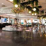 Doubletree By Hilton Centre 4*